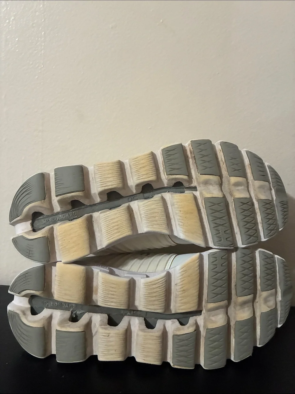 On Running sleek breathable